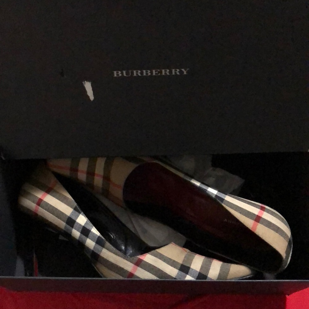 Burberry vintage heels